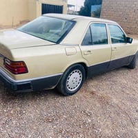 مرسيدس دب • ١٩٨٧ • مكينة ٣٠٠٠