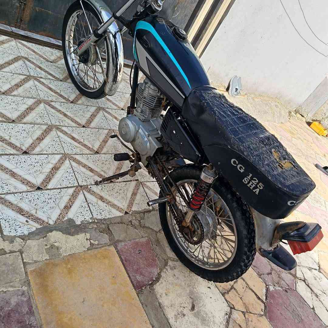 السلام عليكم دراجه اربع كير شلامجه اصل اكفلك سرقه عشاير بيه شلعه تخبل مفتوحه بستم سعر 350وبيه مجال مكان سوق الشيوخ كرمة بني سعيد *********** موجود خاص
