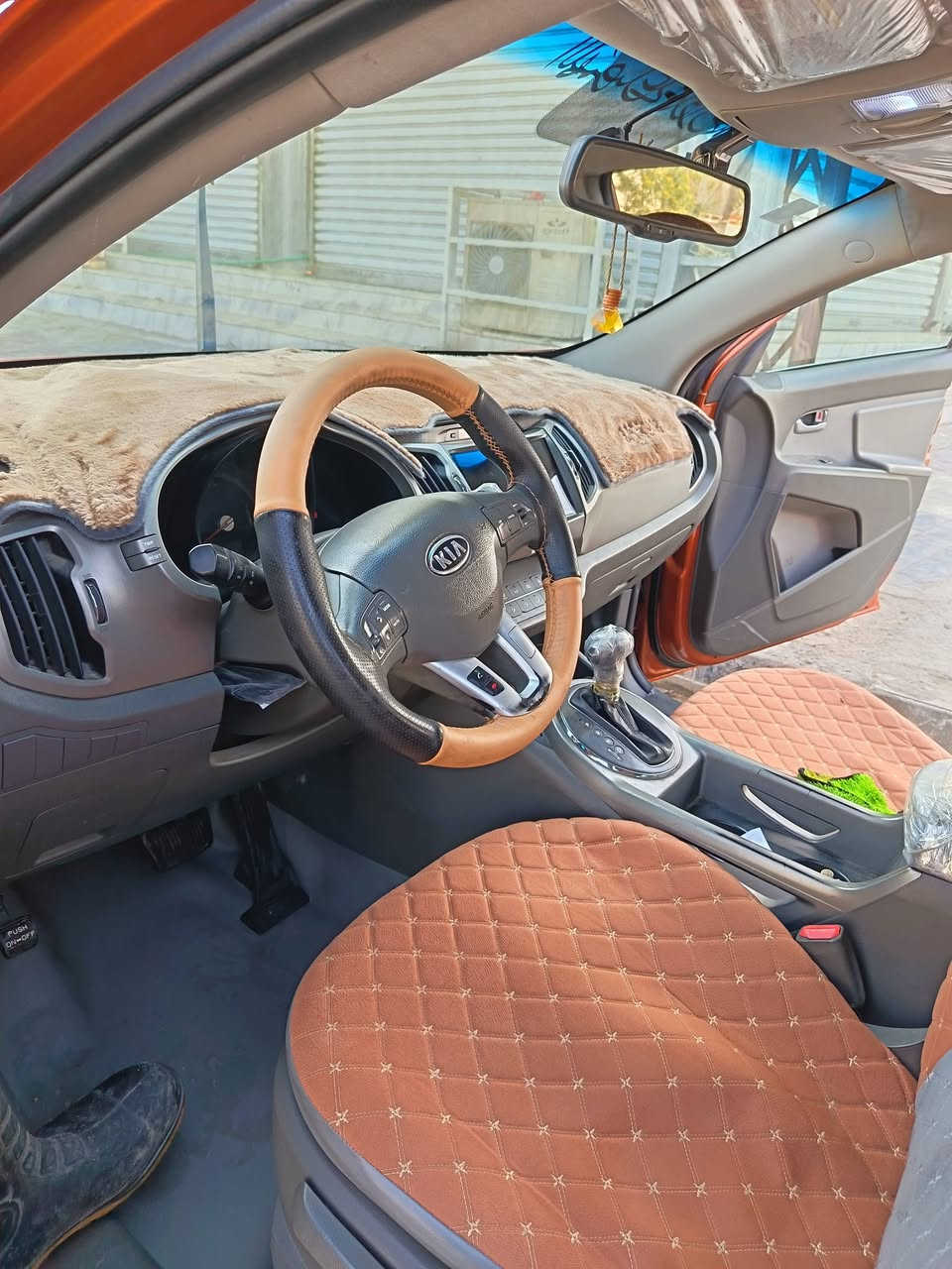 سبورتج ٢٠١٢ خليجي مكفولة
دوش محرك ٢٠٠٠ المرغوب 
مكفولة كفالة عامة من الصبغ والتبديل والضربة 
ماشية ١٤٦
رقم بغداد مشروع وطني سنوية جديدة بأسمي
بانوراما 
شاشة كاميرا تايرات  تبريد كله جديد
مكان ناصريه مركز 
***********
 السعر143 بيها مجال للشراي
