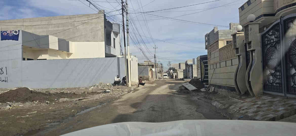 الارض للبيع في القوسيات حي الإيمان خلف معمل غاز دجلة سند ٢٥ حق التصرف المساحة ٤٣٥م واجهه ١٤ وربع عمق ٣٠ الارض على شارع التبليط الرئيسي السعر ٤٠ مليون وبيهه مجال للاستفسار الاتصال ***********
