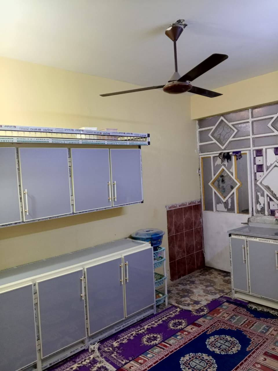 السلام عليكم بيت للبيع حي طارق شارع الوسط قرب حسينيه ابو صالح مساحه 175متر سعر 150وبي مجال *********** طابو صرف
