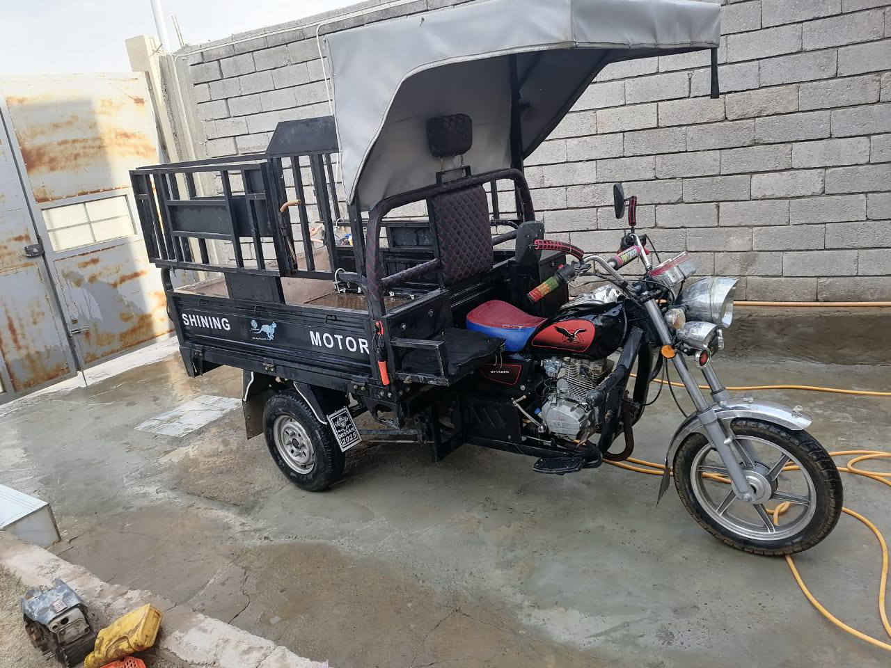 سلام عليكم ستوته للبيع موديل زيرو منفيس موجود معاملة كامله داخله كمرك نينوى محرك معمر  وايرمنيه كلها شغاله شاصي شرط ركبه شرط السعر مليون 250وبيها مجال لطيبين العنوان موصل الايمن غرب سوك المعاش رقم الهاتف ***********
