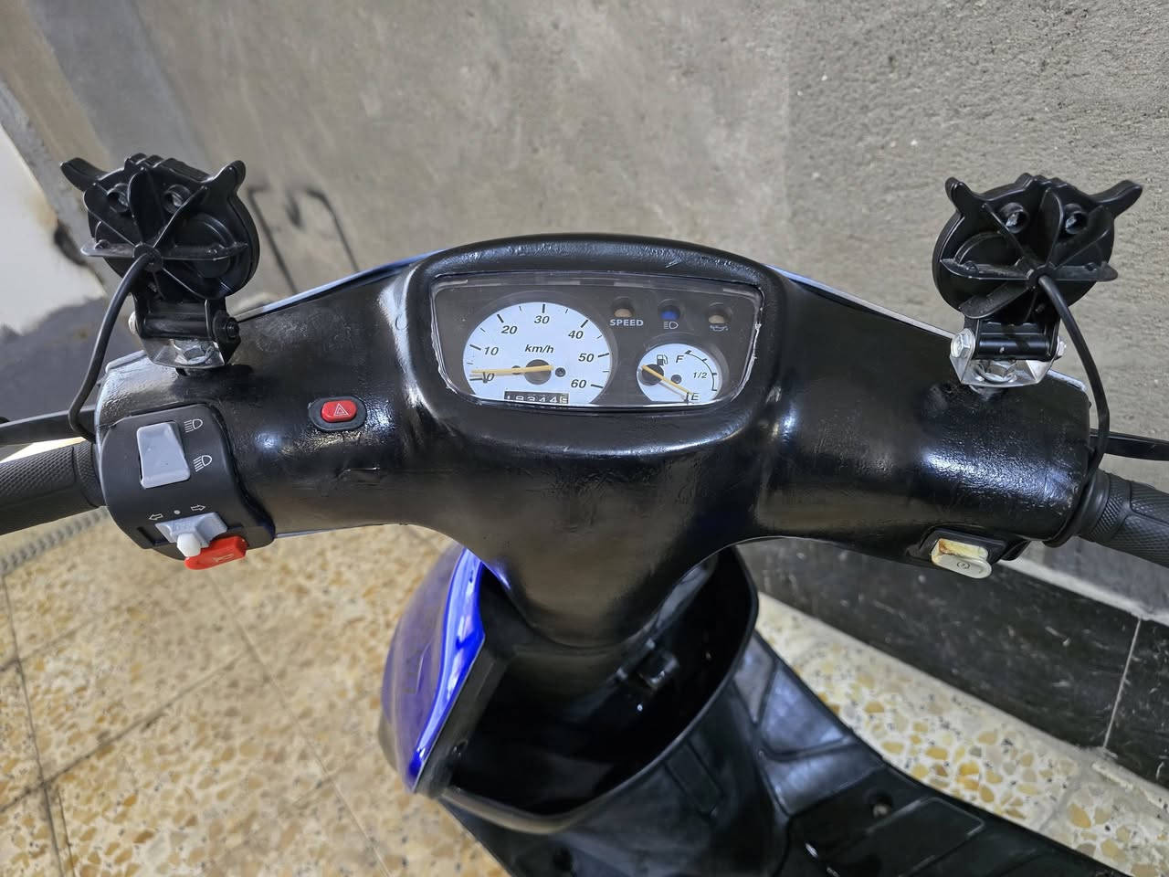 السلام عليكم 
دراجه يوماها بي جي تسع ازروف 
الدراجه مرتبه او حلوه كما موضح بالصوره 
الدراجه مفتوحه تصليح درجه اوله 
الدراجه كل شي شغال بيهى 
سعر الدراجه 650الف


**إذا كنت صاحب هذا الإعلان وتريد حذفه لأي سبب، رجاءا أرسل رسالة إلى الدعم الفني**