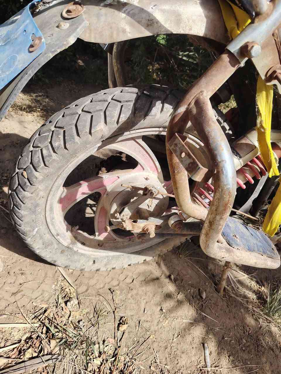 دراجه جونده للبيع كومة حديد ب120وبيها مجال مكان الديوانيه الحمزه الشرقي ***********
