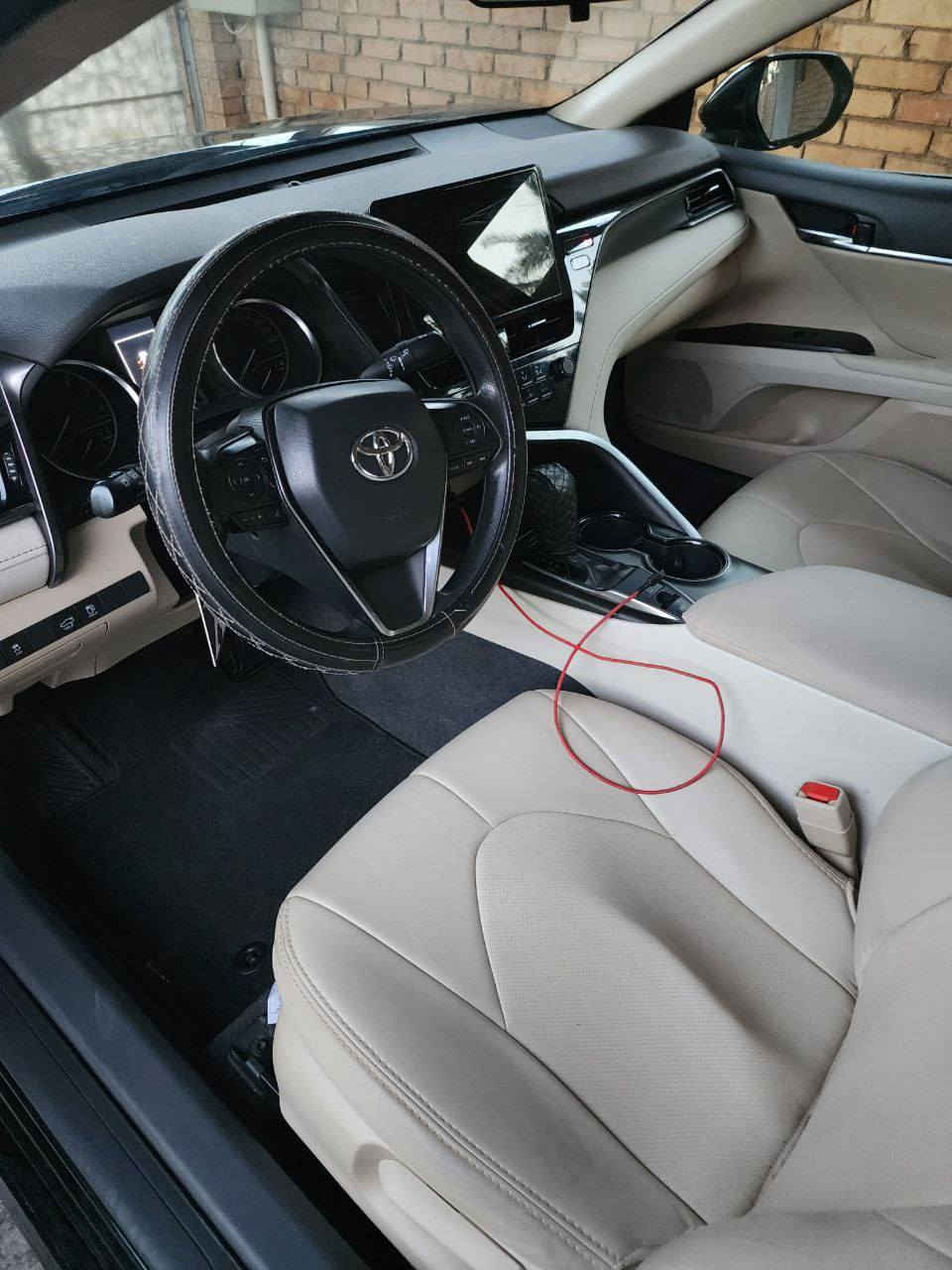 تويوتا كامري LE موديل 2023  اللون اسود (وكالة ساز ) 
صناعة تويوتا اليابان وفق المقايس العراقية 
حساسات خلفية 
تغليف PPF كامل من شركة تويوتا 
تحكم مقود 
نظام وقوف AOTU HOLD 
ABS
شاشة تابلت ..  اندرويد و كار بلي
تبريد قطعتين 
تخم تاير صيفي يوكاهما (وكالة) اضافة للتخم الشتوي الحالي
ماشية 84000 
منها تقريبا 5000 كيلو فقط داخل العراق ، والباقي في تركيا 
من الوكالة الي مباشرتاً
رقم (اربيل) ... موجودة السيارة في بغداد 
هزه جديدة (1.2.2026)
تحويل مباشر 

السعر المطلوب 25300 دولار 
الاتصال على الهاتف ***********
الاتصال وتساب  ..   *********** بغداد, العراق
