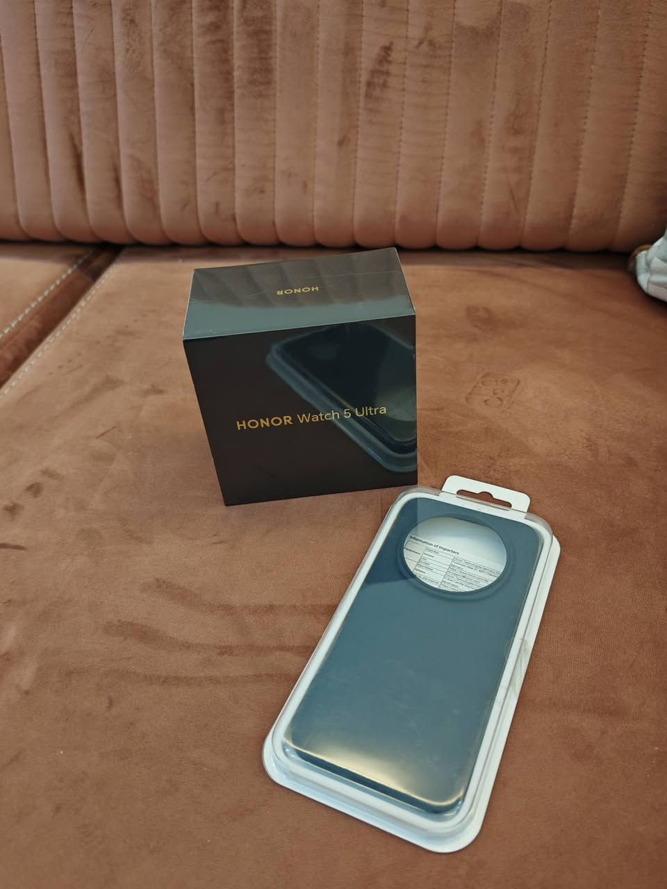 السلام عليكم اخوان هدايا هونر ماجيك 8 برو جديدة وغير مستخدمه نهائيآ ساعة هونر 5 الترا وحافظة اصليه لون نيلي.... السعر 250 الف قفل رجاء الاتصال مهندس علي *********** المكان حي الإعلام بغداد
