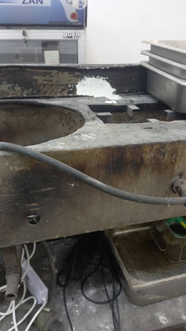 غراض مطعم للبيع شوايه وميز وشوايه بركر كلهن جدد متروكات عزلت ل مطعم ومستخدمتهن وعندي مال عصير مامستخدمه بعدهه هم مامصورهه وسعرهن جوه ل سوك وتدللون***********
