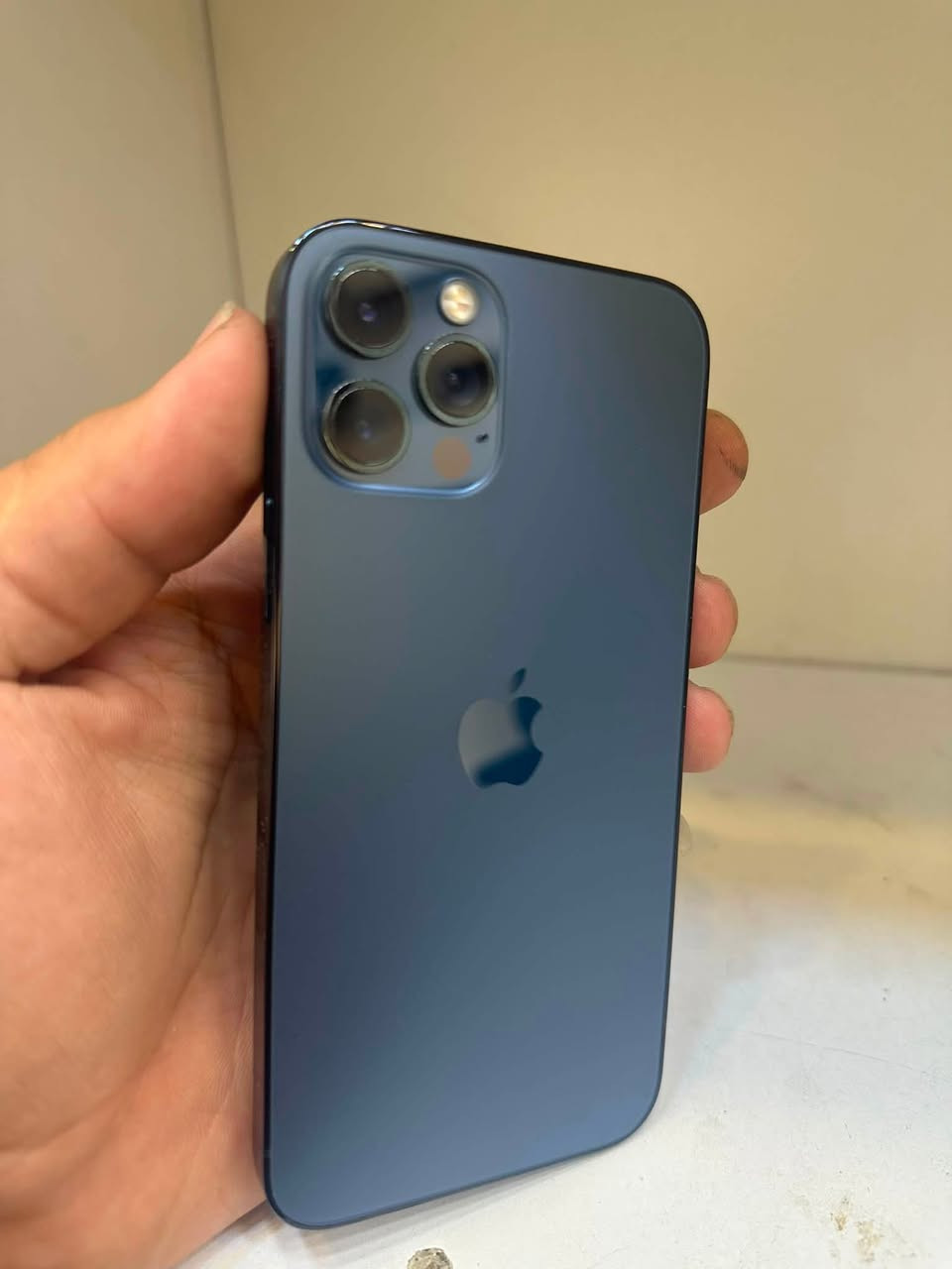 12برو فقط الصغير ماستر  عربي مو باله ذاكره 512💾
بطاريه 94🔋مبدله وكاله جهاز كفاله فقط مبدل بطاريه اصليه وكاله بصمه شغاله مابي اي خلل فقط مبدل بطاريه وبي شخوط بل شاشه سعره (350) 
*********** واتساب
