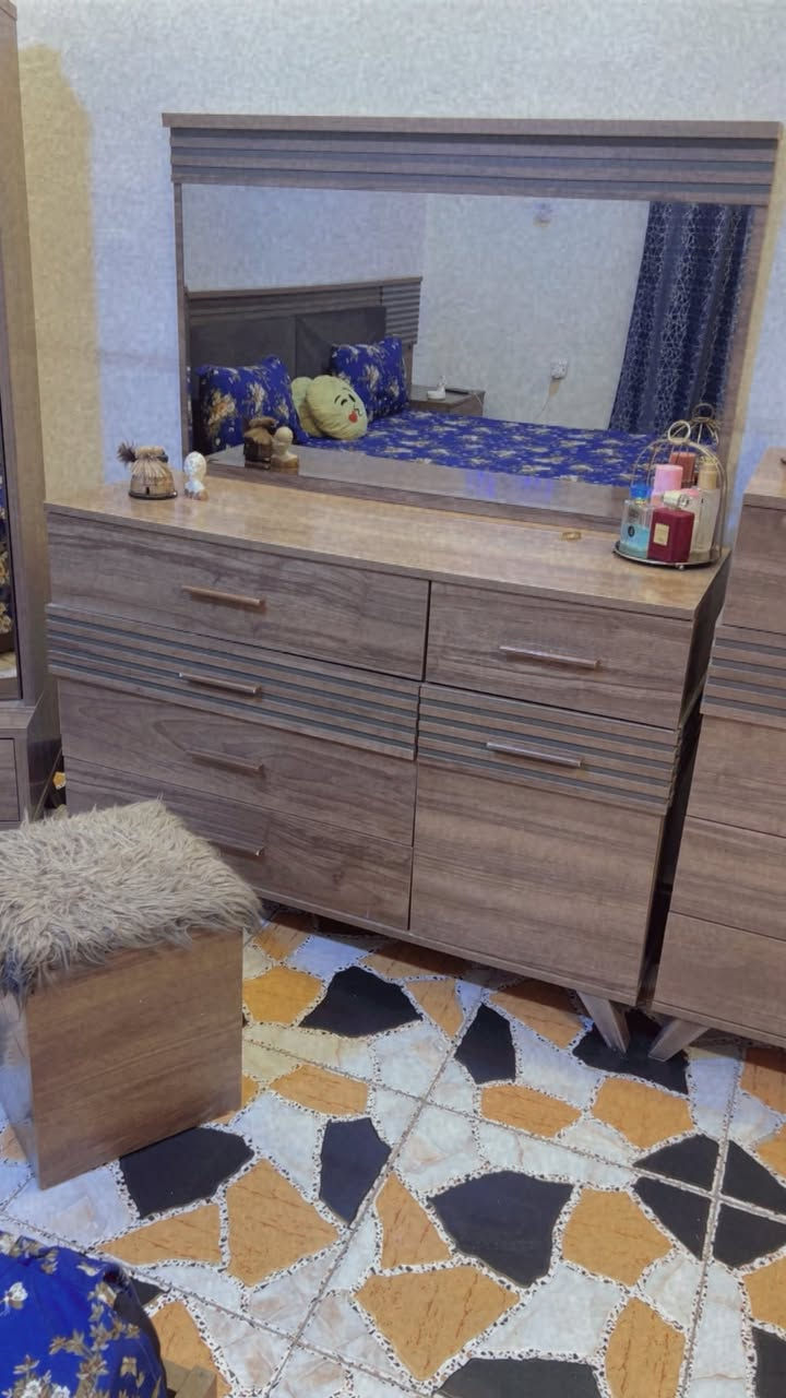 غرفه تركيه نضيفه
٧قطع 
سعرهه ٧٠٠بيهه مجال بسيط 
الرقم ***********
