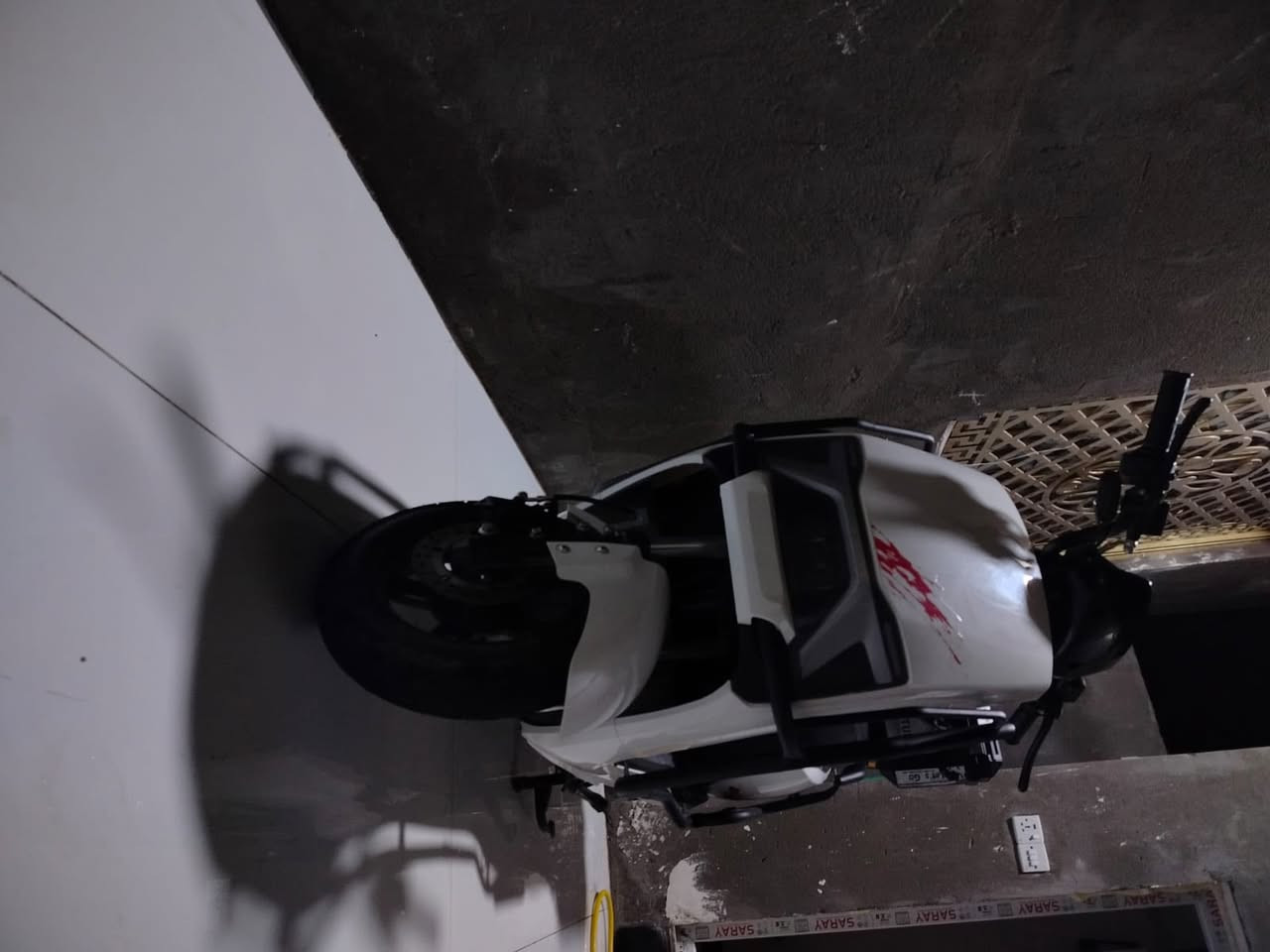 سلام عليكم دراجه همر مدرعه للبيع كامل المواصفات الدراجة زلغ مابيهه
المواصفات : دراجه تحتوي على سرعه 99 حقيقي 
وتحتوي على جوزه قاطع دورة 
وتحتوي على الفچ الامامي والخلفي  رياضي + عقل الاحمر الرياضي تجي دراجه 72 فولت واكثر + تقبيطه شحن 80 فولت V 
وتحتوي على ملف رياضي يصل الى 2500 واط حقيقي + الدراجة والله العظيم مصالهه شهر من ماخذهه + حماية دراجه درع وتحتوي على 2 چنط + وتحتوي على 6 بطاريات 36 امبير من شركة ريان + وبختصار كلشي نظيف جديد السعر 900وبيهه مجالل رقم*********** بصره
