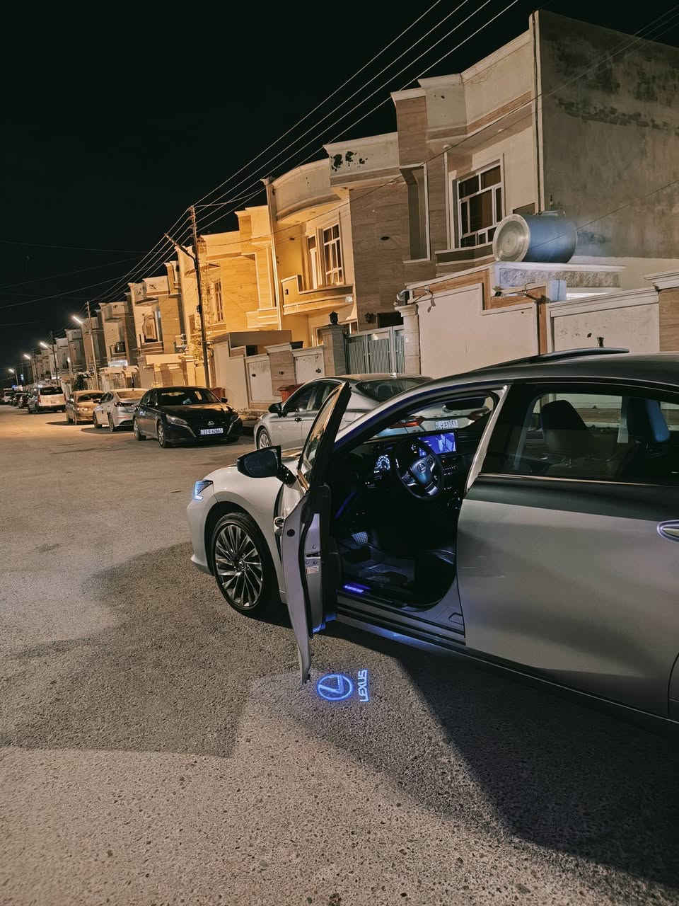 السلام عليكم شباب
للبيع لكزس ES300H 
موديل 2024
السياره لكجري  أعلى فئه 

اللون سلفر بيها صبغ بنيد 

ماشيه 50 الف كيلو

رقم بغداد تحويل مباشر

مكان السياره الانبار فلوجة 

رقم الهاتف ***********
