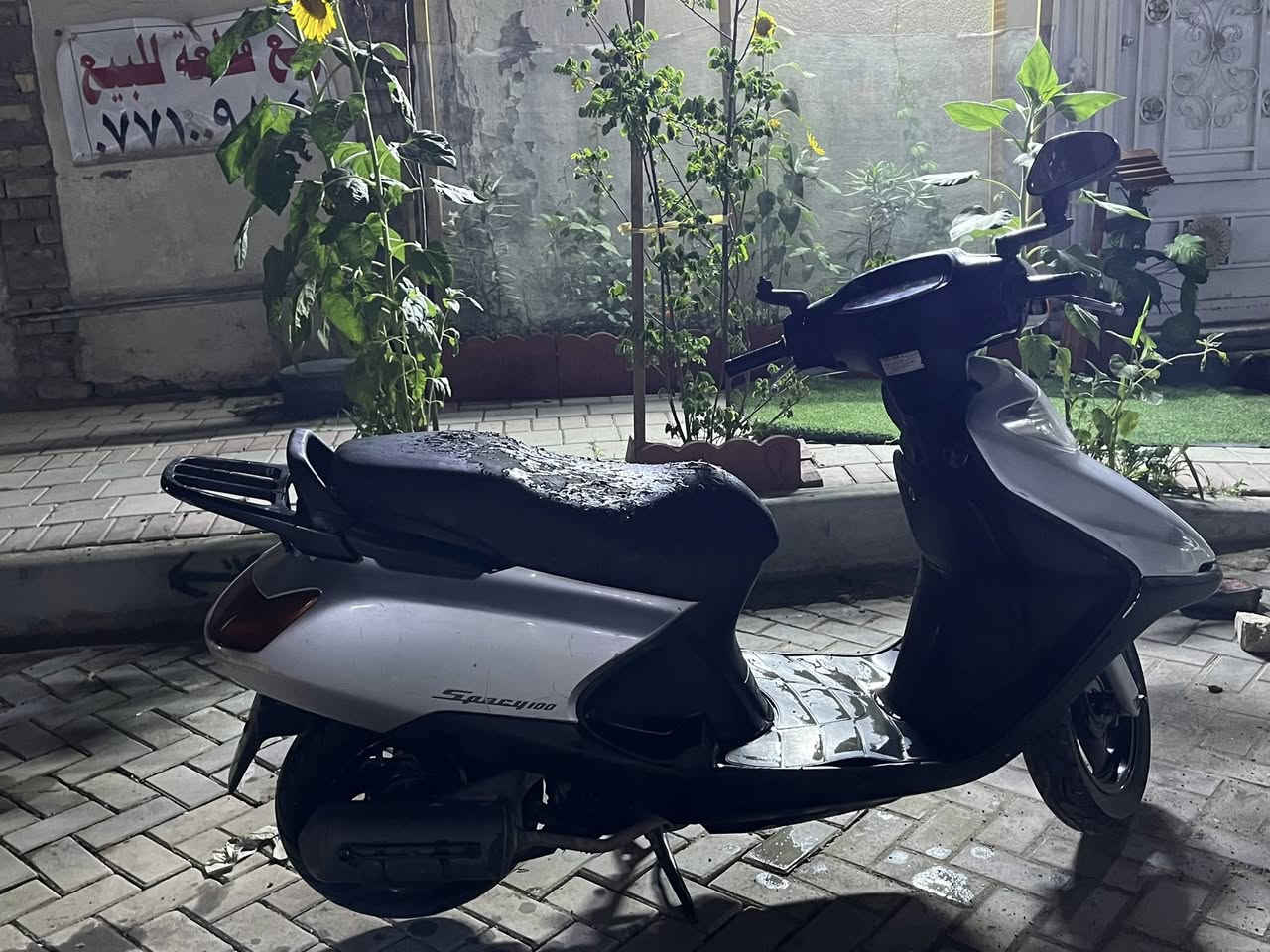 سبيسي ياباني للبيع بيها خيط بسيط كلش حتى متدخن 
سعر 350 بيها مجال بسيط كلش
مدينه الصدر قطاع 57 
***********
