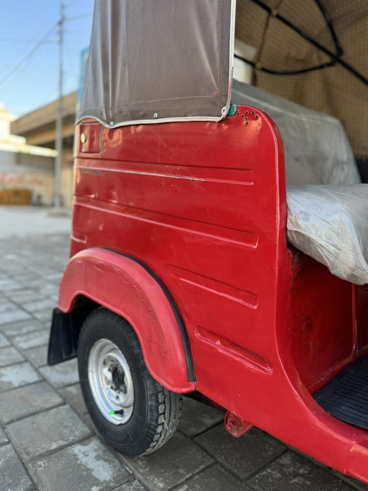 سلام عليكم تكتك للبيع موديل18بشهر ل11مرقم  وبيها ضربه نفس ممبين بصوره مكاني بغداد الامين الثانيه متواجد وتساب***********
