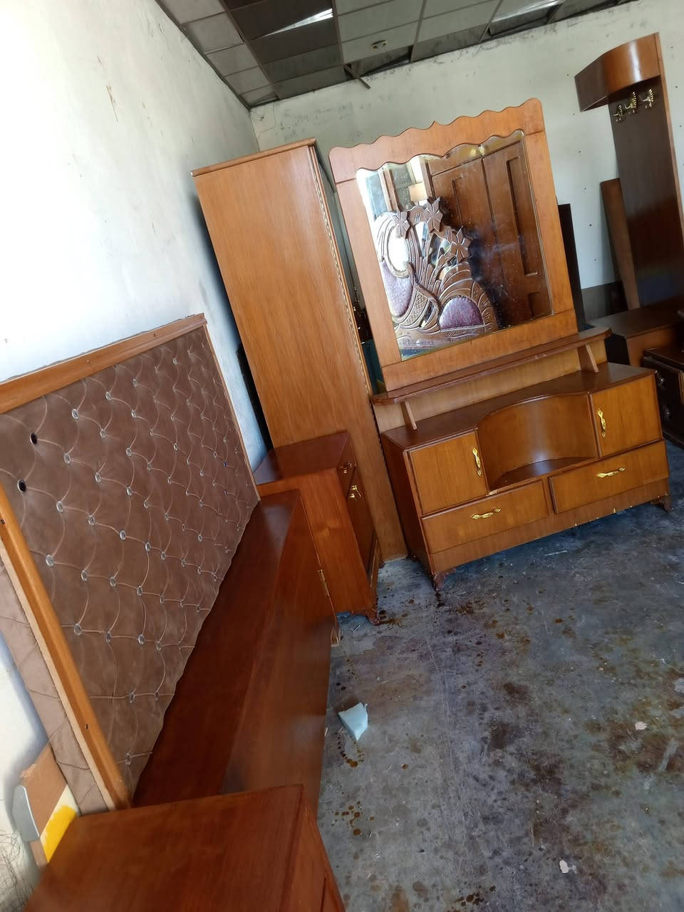 يتوفر لدينا غرف نوم صاج عراقي فول نظافة العنوان قريه صدر النهر الشارع العام أي استفسار اتصل بنا/////***********
