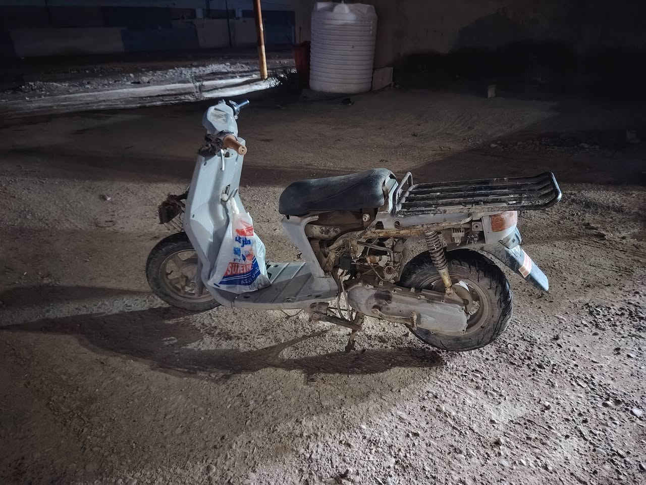 سلام عليكم دراجه كوم حديد ابيع طافيه تحمل وتروح وذا ماعندك تاخذه بلاش   مكاني بغداد سعر ١٥٠ ***********
