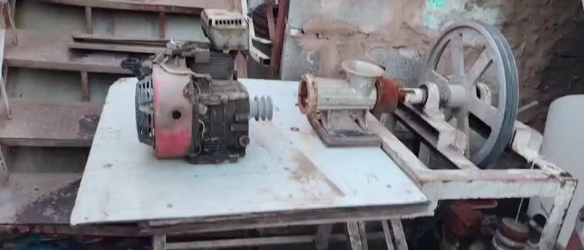 للبيع مثرامة حجم 22 
و روبن بانزين
عجانة .
المكان بغداد هاتف ***********
