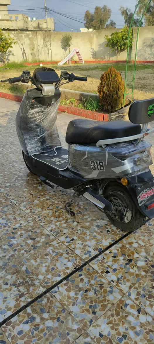 السلام عليكم ماطور للبيع كلول نضيف مايعوز شئ.  شاحنه. غراض كامله  مكاني موصل مزارع  زيونه قرب. رقمي. ***********.   450.  بي. مجال   متواجد من 10 للصبح الي.  9 ليله.
