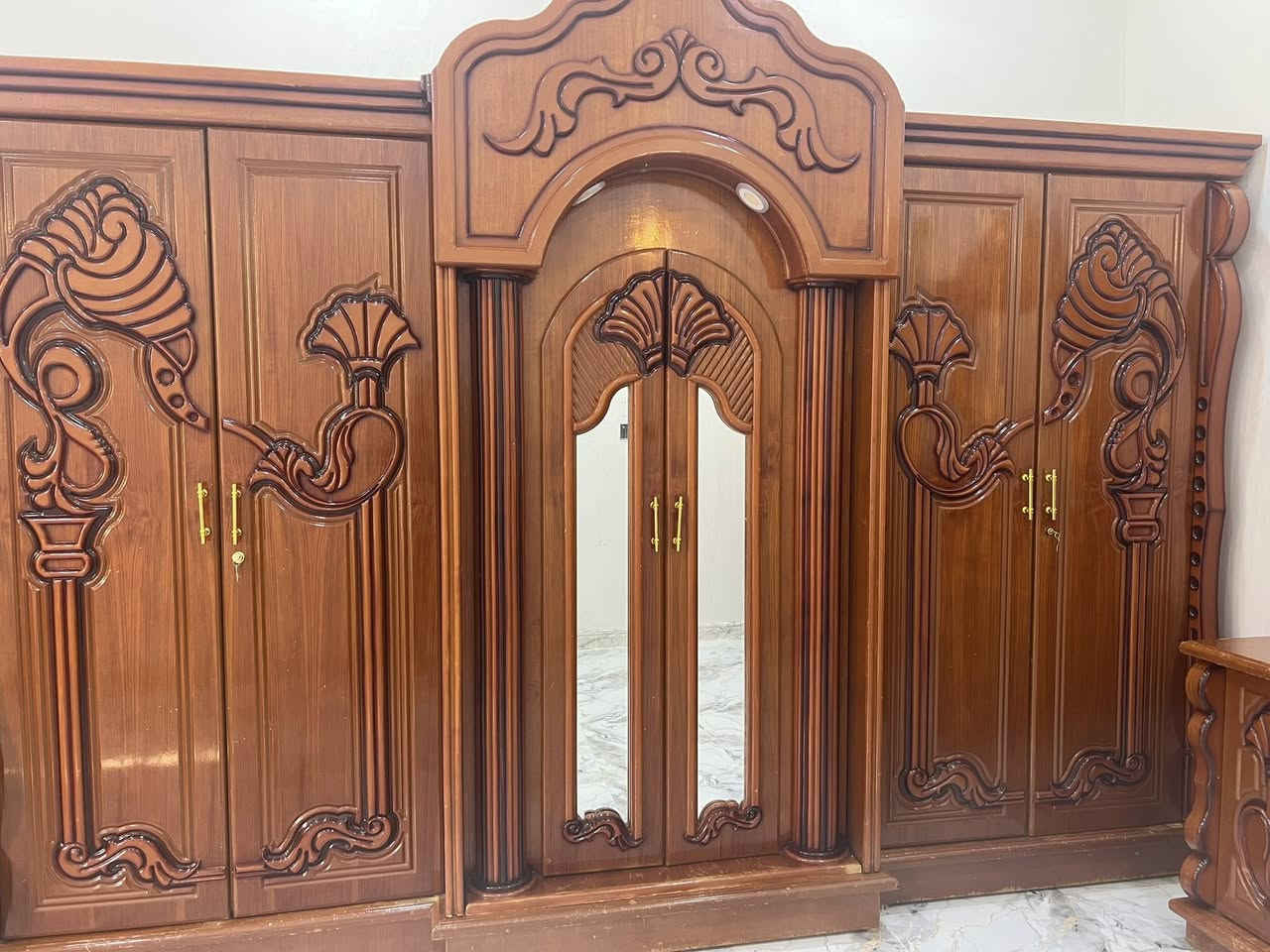 غرفة نوم ام السته تفصال  كله صاج الخشب القوي سعره ٧٠٠ وبيه مجال الشراي عنوان ناصريه مركز الاتصال ***********
