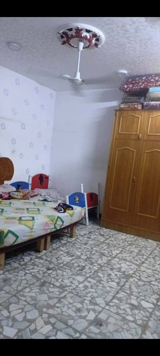 دار للبيع طابو زراعي سند 25 المساحه 100متر مربع طابق واحد بناء نظيف الموقع المحاربين خلف مدينه حمورابي يحتوي على صاله هول مطبخ غرفه نوم مجمع صحيات السعر 85 مليون للاستفسار مكتب النبل للعقار والبناء والهندسه *********** أستاذ علي ***********
