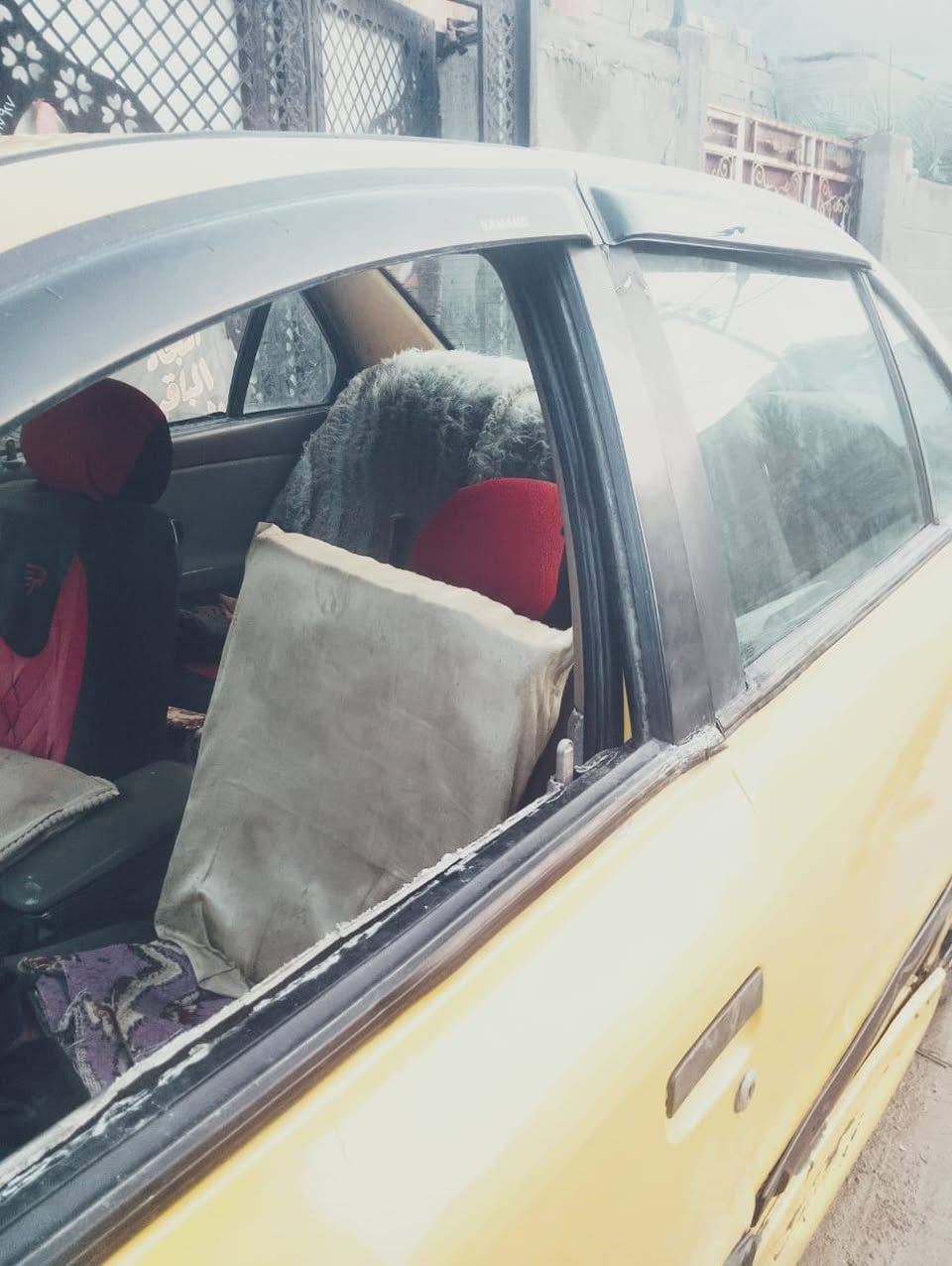 السلام عليكم سياره بيجو سمند لبيع او مراوس السعر 21او رقم تلفوني ***********
