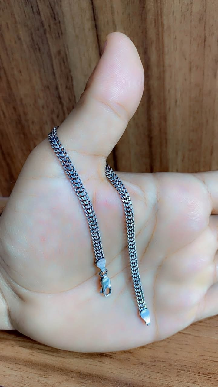 ✅سوارات فضة عيار 925 
✅موديلات منوعة 
✅العنوان حله سوق الذهب الطابق الثاني 
✅وات ساب ( *********** )📞
✅توجد لدينا خدمه توصيل كافه المحافظات
