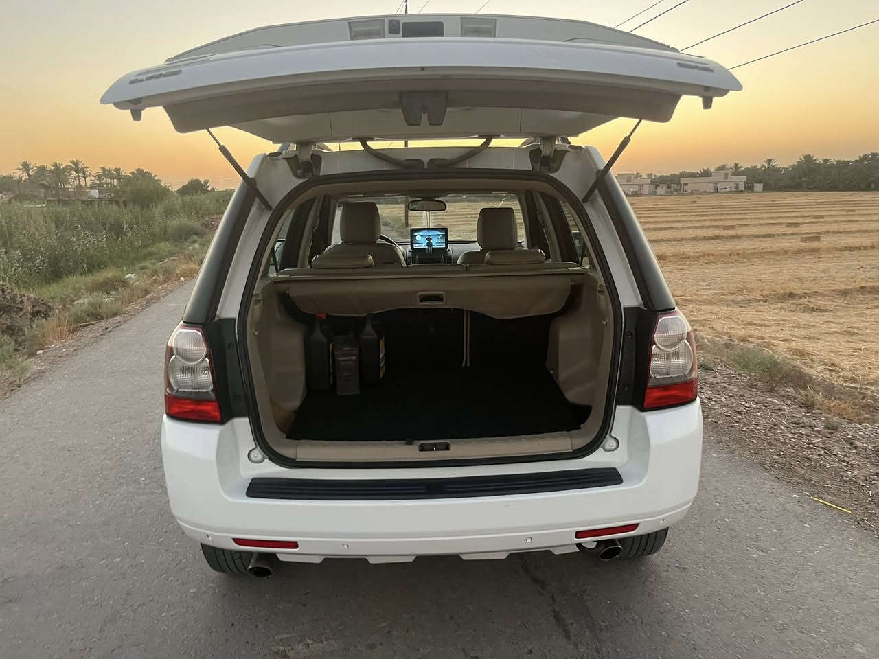 للبيع او المراوسه
لاندروفر دسكفري موديل 2012

وارد خليجي وكاله سردار للسيارات 

لون ابيض رقم بغداد الجديد باسمي السياره 

مواصفات معروفه 

بصمه

كراسي كهرباء 

كشنات جلد لون بيجي 

فتحه سقف 

ويل كب 

مراه شفط

كامره خلفيه

مودات قياده 

دفع رباعي 

حساسات خلفيه 

سنتر لوك 

تبريد / تدفئة 

فتح الصندوك بالبصمه 

نظام حمايه وصفارات

مثبت سرعه

10ايرباكات

محرك 6سلندر تنفس طبيعي 

السياره جديده بمعنى الكلمة

ماشيه108 الف كيلومتر قابل للزياده 

السياره مكفوله كفاله عامه من محرك وكير وكشر 

ما عدا صبغ كلش قليل بباب خلف الراكب والجاملغ الأمامي من نفس الجهة و بارد بالجاملغ مال السايق

للبيع او المراوسه حسب القناعه

مكاني بغداد بسمايه 

هـ/***********
