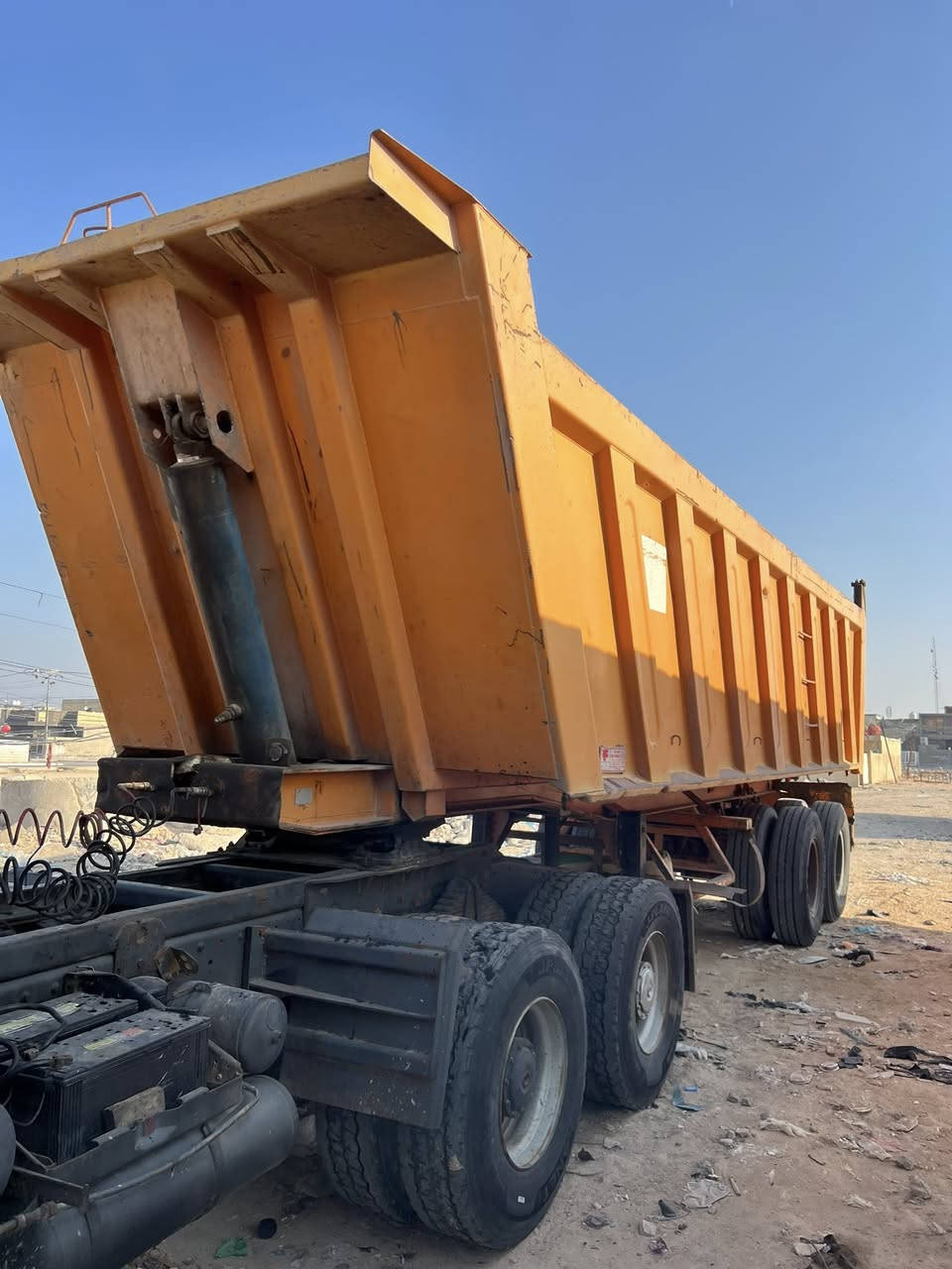 للبيع مارسدس تريله موديل 96 مكينه 53 كير 240 مجموعة جيئف قيطان مكفوله والعربه جابر موديل 2007  الاتصال ***********
