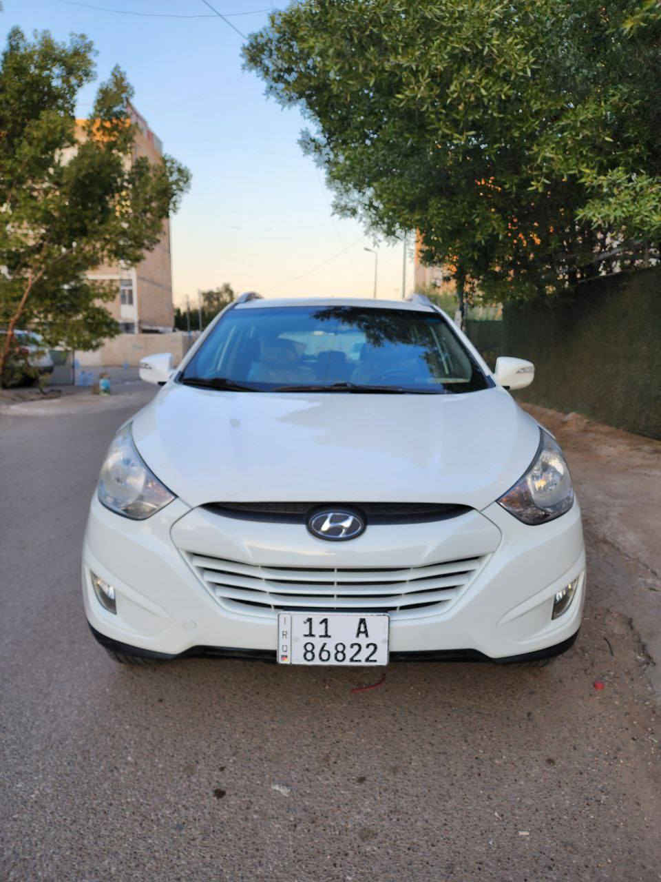 السلام عليكم 
للبيع توسان موديل ٢٠١١ 
سياره خليجي بيها صبغ باب خلفي جهه الصدر 
وبيها مكانات بسيطه بارد 
السياره جاهزه من جميع النواحي 
السعر 125
المكان زيونه 
ابو علي ***********
