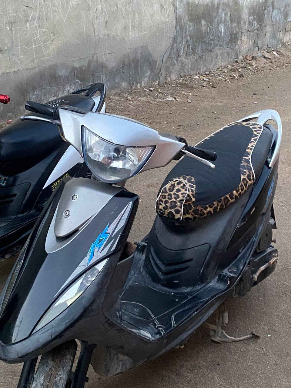 سلام عليكم ماكس عدله للبيع دراجه كلها بلاديه ومكفوله من طول للطول تجي وتشوف بعينك نضافه ونعومه مكينه السعر ٩٠٠ وبيها مجال العنوان بصره كرمه علي ***********.
