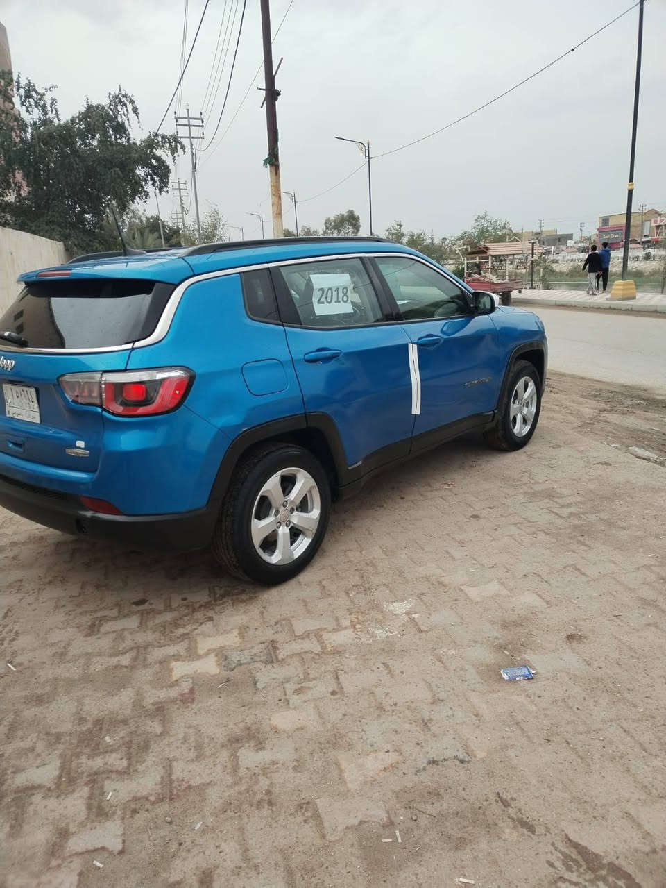 السلام عليكم سياره لبيع جيب كومباس 2018حادثه جاملغ فقط بدون داخل وبيه رشات صبغ فول مواصفات ماعده الفتحه كشنات جلد حساسات  وكامره خلفيه مكينه وكير وحداديه وتخم تاير جديد وكهربائيات كله شغاله سياره جاهزه للأخير 
السعر /96 ورقه 
الرقم/***********
