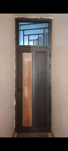 عمل أبواب bvc والأمنيوم بأسعار مناسبه المكان الصوفيه قرب مدرسة الكوفة الابتدائيه للتواصل ***********
