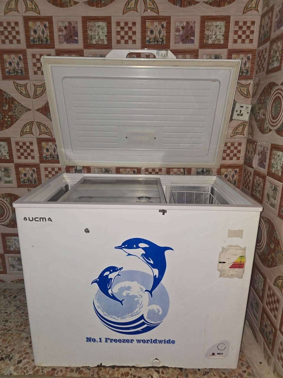 السلام عليكم مجمده شغاله مداخله تصليح 
شرط ضمان تجميد السعر 85 بي مجال قليل 
العنوان الحبيبيه شارع السجه الشراي يتصل او واتساب ***********
