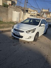 اكسنت 13 خليجي بيه قطعتين رش الباب الخلفي وجاملغ سعره ٩٠ وبيه مجال 077...