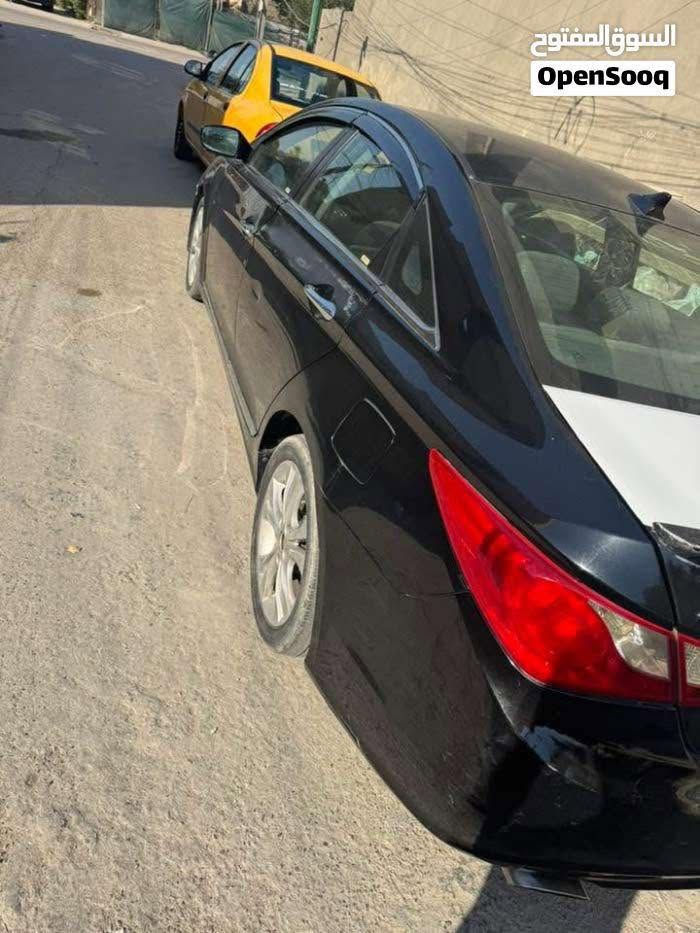 79$ ورقة

عنوان الإعلان: سوناتا أمريكي مضلع 2011
الموقع: بغداد،
المعلومات الأساسية:
• النوع: هيونداي (Sonata)
• الفئة: Sport
• سنة الصنع: 2011
• الحالة: مستعمل
• الكيلومترات: 2122 كم
• نوع الوقود: بنزين
• ناقل الحركة: اوتوماتيك
• المواصفات: مواصفات أمريكية
• حالة الجمرك: مجمركة
المواصفات الخارجية والداخلية:
• اللون الخارجي والداخلي: أسود
• نوع الهيكل: صالون / سيدان
• عدد المقاعد: 4
• حالة الهيكل: ممتازة بدون حوادث
• حالة الدهان: أُعيد دهانها كلياً (مصبوغة حزام)
وصف البائع:
السيارة جاهزة من كل شيء ما بيها نقص، علماً أنها مصبوغة 

حزام وبها 3 قطع للجمالية. السيارة باسمي الشخصي

***********
