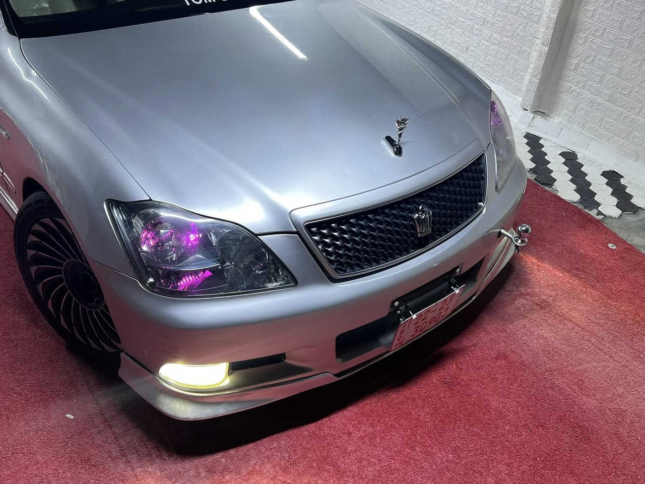 شاهینە بڕاوەە بیلاد سپۆرت ژم:***********
سەرەتا بۆ مەسرف پرسیار مەکە یەک دینار مەسرفی تیا نەماوە
بەس جامی دواوەی هەڵ نەگیراوە ماباقی هەمو گیانی جایزە کامل کلۆپی ناو داژبوڵ کوژاوەتەوە ،
مۆدێل ٢٠٠٧
گێڕ گەورەی مەکینە بجووک ١٨٠
١١٤ هەزاری هەقیقی ڕۆشتوە 
ناو کرێمی جلد سپی ساج سوور
شاشەو کامێرە مەزبوت
تەقەو رەقە بە شەرت
گێروو مەکینەو بوخارو دوکەڵ بە شەرت
تەبرید ساردو گەرم مەزبوتت
سەقفی بی چاڵو بێ قۆپ
سعری :٥١ گەڵاو مەجال
ژم:***********
