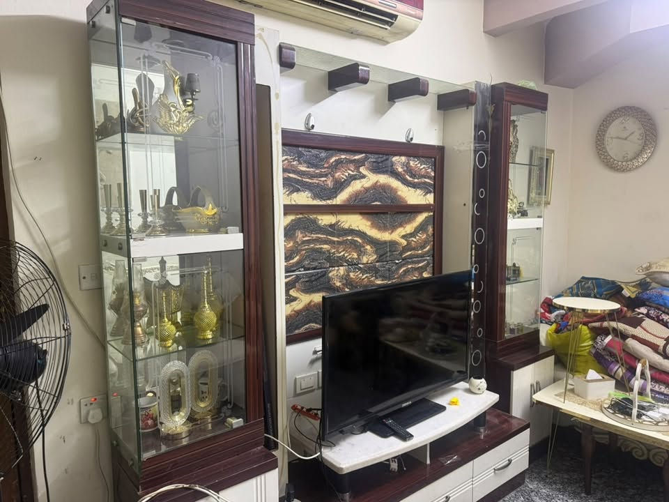 السلام عليكم فاترينه للبيع سعرها 400  وبيها مجال للطيبين مكاني بغداد السيديه للستفسار ***********
