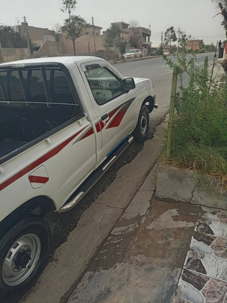 سلاو هاوریان پیکةب نيسان 2001، تةبریتة پاوه ر نیه. سةيارةكة عامة سی پارچةی پیشةوةی هةیتی ، بةطانةشی  گرتیة . رةقةم و ژینگةشی کةونة، گیر و مةکینة و اکسل و شةنسی و تةقةو رةقة بة شةرت. سةيارةكة تا بلیی جایزة. نرخ 65و کةمی مةجال. شوين هةولير. م. *********** أربيل, العراق
