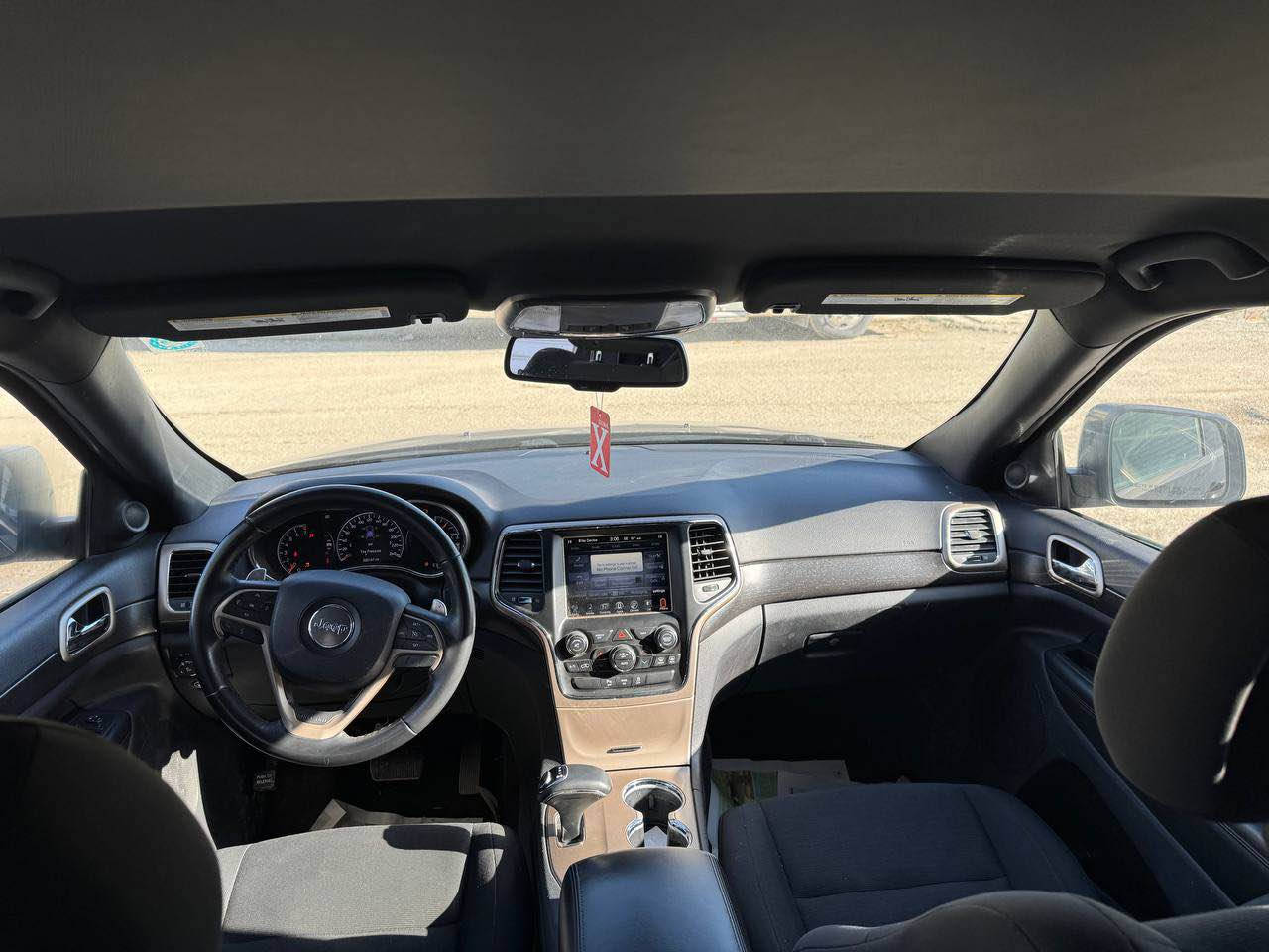 ٢٠١٧براوه
ده بل ئه كسل سي دوكمه
ئيكو گير شه فت كاميره عاسه
شاشه كه وره سه ياره كه بي بوياخه 
به س شوين موسه كه ى بوياخه لوك لوكه
يه ك دينار مه سره فى نيه مالي دوسته
١٢٠هه زار رويشتوه جوار تايه و ويلى لوكى له ژيردايه
***********واتساب
سحر٨٨ بشدار, السليمانية
