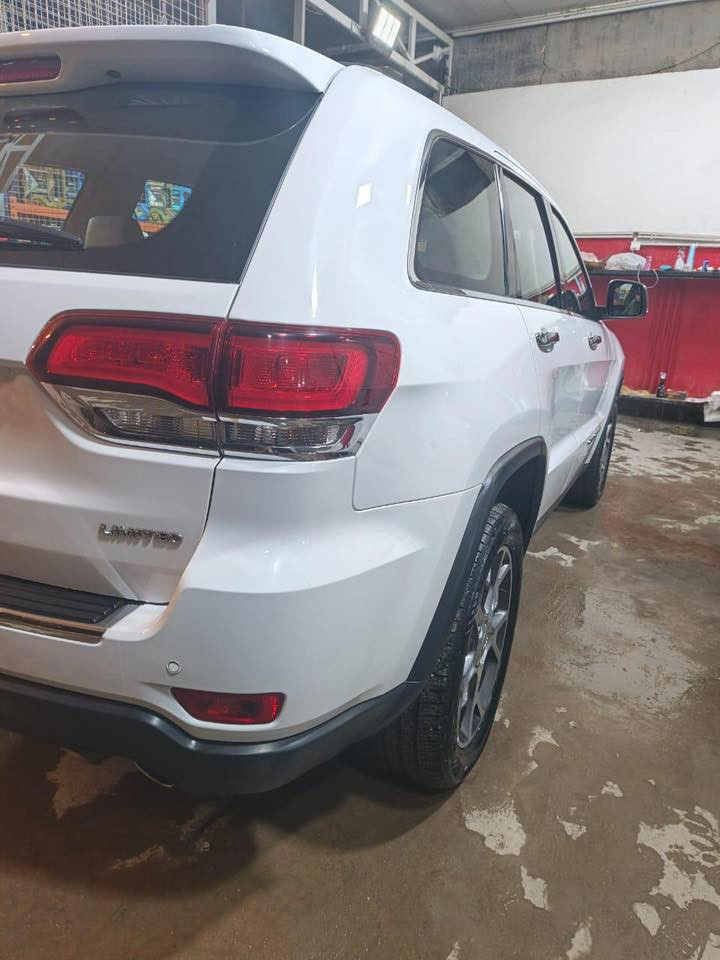 جيب كراند شيروكي موديل 2020 خليجي 
✅️ لسعر 270 ورقة 
 فئة لمتد (Limited).
رقم بغداد شرط التحويل 
 ماشية 46,000 كم فقط
مكفولة كفالة عامة السيارة بحالة ممتازة وشبه جديدة ونظيفة جداً
البودي نظيف
 الملاحظات الفنية الوحيدة هي كم طخة على البارد (تعديل بدون صبغ أو حادث). السيارة جاهزة للاستخدام الفوري
مكان السيارة بغداد الدورة 
رقم تلفون صاحب السيارة 
***********
#جيب
#شيروكي
