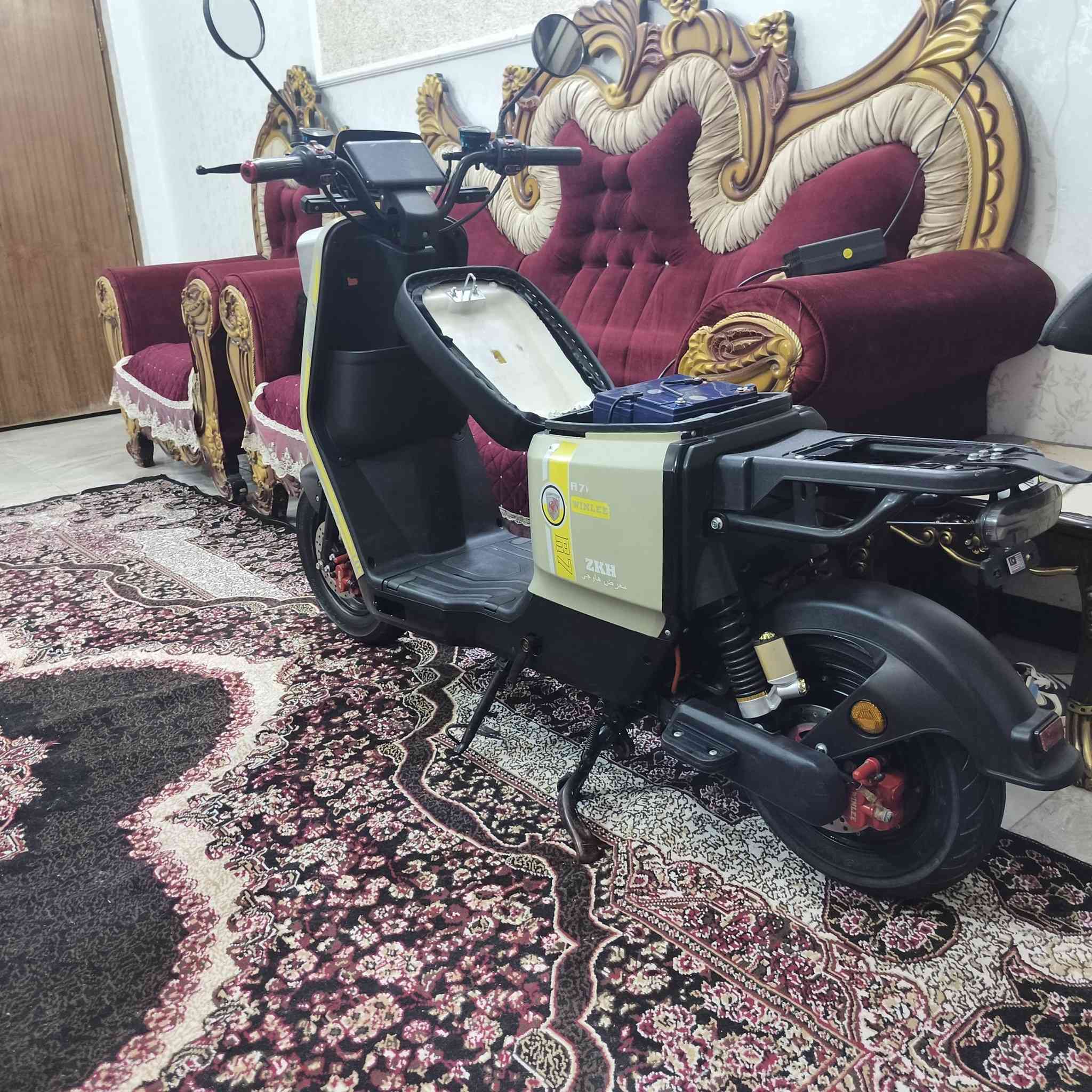 سلام عليكم 
دراجه شحن للبيع r7
مابيها اي نقص دراجه نضيفه وجديده كفاله عامة
بطاريت جدد 5بطاريات 22 A لكل بطاريه المجموع 110A
  اتمشي 60 كيلو واكثر 
 امانة الله الدراجه نضيفه ملفها جديد عقلها جديد تايرات جدد كهربائيات كلها شغاله يجي وياها بصمه سويج احتياط 
يجي ويه الدراجه يدات اضافيه مال بريك + شاحنة أضافية
السعر:500ألف وبيها مجال 
موقعي:بابل + توصيل ماعندي 
رقمي:***********
