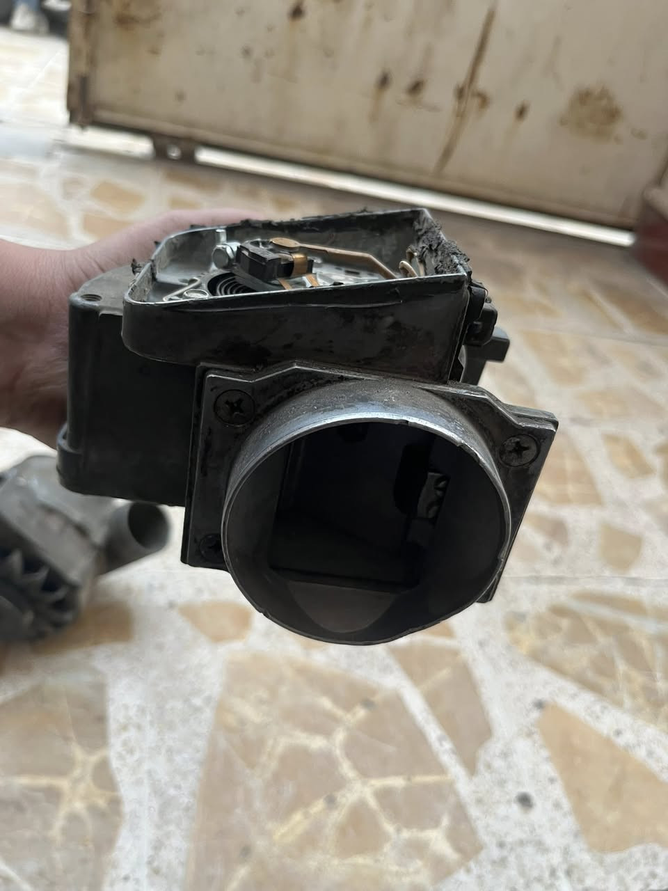 للبيع ايرفلو على الشغل مع داينمو 150 أمبير السعر 250 رقم ***********
