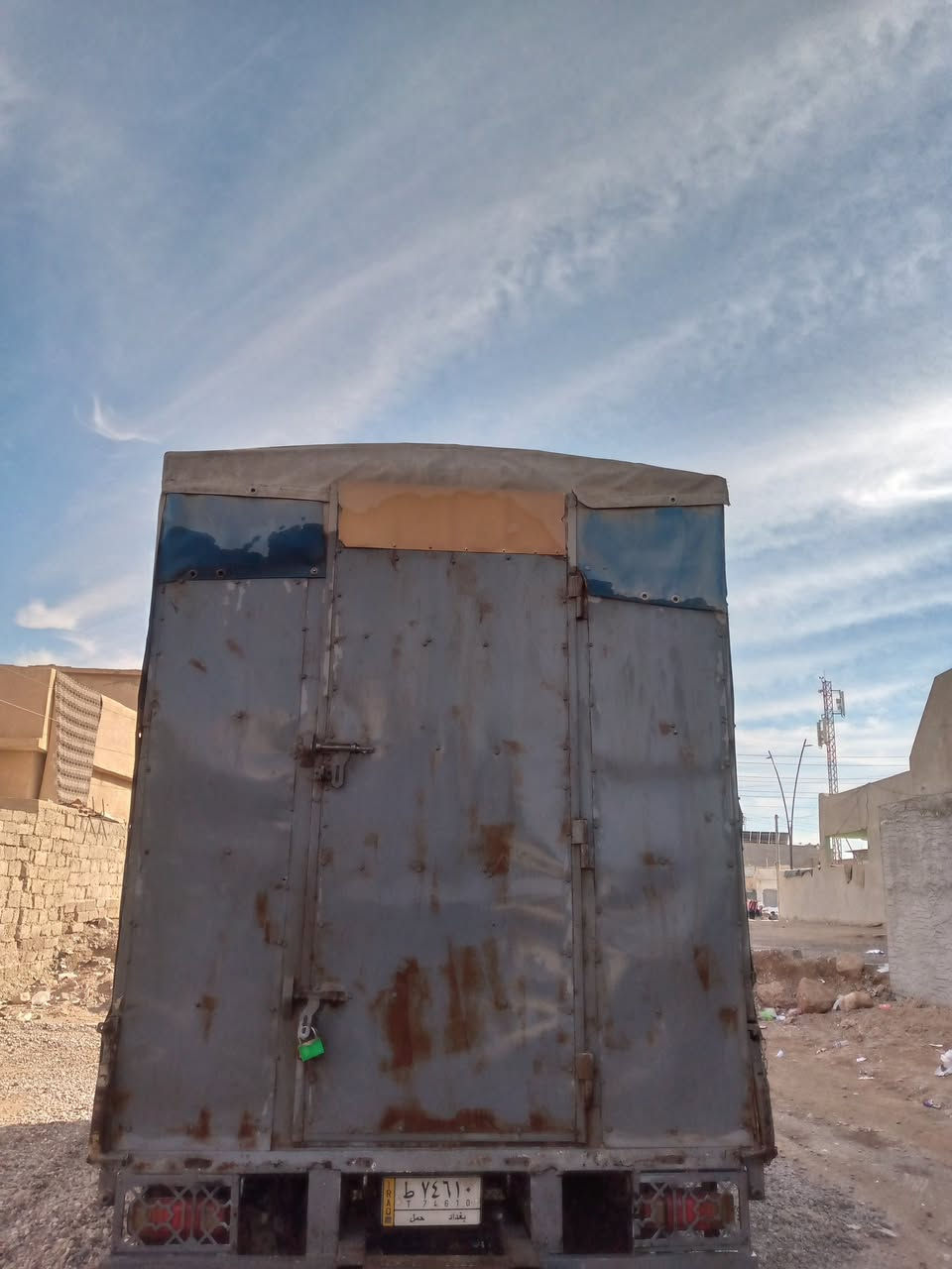 كنتر بزون للبيع موديل 2000 رقم بغداد سنوية 27 تخم تاير السعر 90 وبيهة مجال ***********
