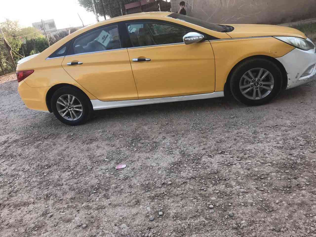 سوناتا موديل 2011  محرك دوش 2400 اربع حساسات وارد خليجي بيها ضربه زغيره جوه باب  الايمن  رقم صلاح الدين الدولي بحث وخط جديد تدفئه تبريد شغال تخم تاير جديد صدر خلي امامي جديد جاهزه للشغل السعر 105  وبي مجال  تحويل ثاني يوم السيارة بسمي اي استفسار اتصل على الرقم 
***********
