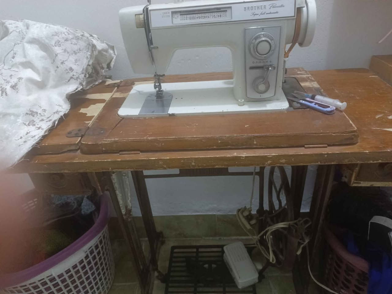 السلام عليكم 
مكينة خياطة براذر ام الجنطة وعشرين نقشه وأسوي حتى بيت الدكم اريدها 125 هيه والميز والرافعه شرط الفحص Singapore


**إذا كنت صاحب هذا الإعلان وتريد حذفه لأي سبب، رجاءا أرسل رسالة إلى الدعم الفني**