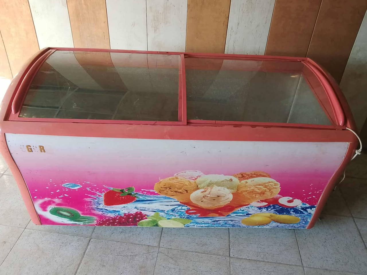 سلام عليكم برادات فول نضافة وتبريد ثلج ومجمدة متر ونص
بغداد *********** شراي اتصل
