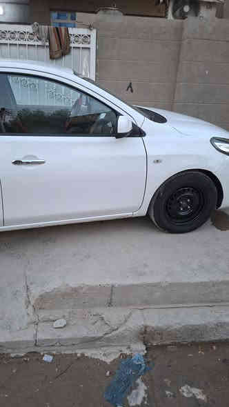 سلام عليكم نيسان سني هندي بليته زركه  موديل 22 ماشيه 126 الف رقم اربيل الجديد هزة بشهر واحد تخلص يعني تحويل مباشر حتى بدون متروح سياره بيهة طخه بجاملغ الامامي من جهة السايق والبصفه  مصلحهن وصبغتهن على كدهن يعني ربع جاملغ فقط  السياره كير مكينه صدر تخم تاير مكفول دوشمه جديده سويتهة ب300 الف  ارضيات جدد شادلهة شاشه وكاميره خلفيه موصفات جنح خلفي مانع انزلاق تحكم جهة وحده مري كهرباء سياره جاهزة عليهة ادامه كامله فيت بم وفلاتر ونوزلات وبلكات ودهن يعني الف دينار متصرف عليهة سياره جاهزة من كلشي وبالعافيه على ياخذهة  بأسم ولد صديقي بالمنطقه يمنه شرط تحويل ثاني يوم السعر 105قفل قفل وماكو هيج سعر *********** مكان السياره بغداد الزعفرانية
