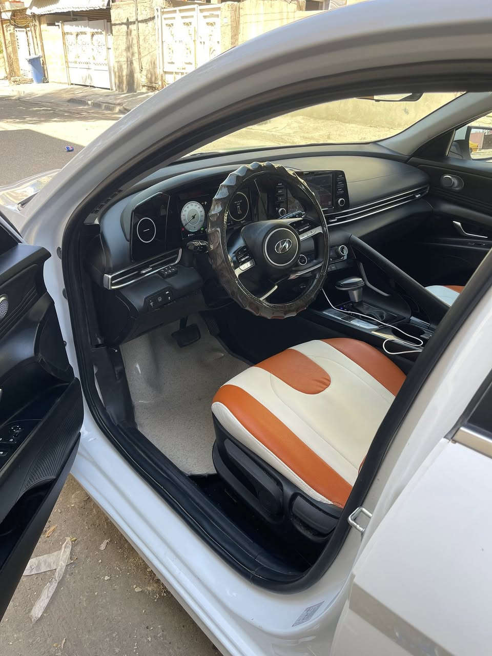 سلام عليكم رمضان كريم 
الانترا 22 هايبرد وارد كندي 
معروضة 130 وبيها مجال قليل
رقم بغداد 
بيها جاملغ مبدل الايسر وبيها لغد مصلح هوا نفس الجاملغ صفحة نفسها اليسرى مرشوشة بس لامعجون ولاتعديل فقط رش .. الصفحة العكس السايق مابيها شي فقط بوسة 😽 باب وعايفها على وضعها ترجع بابرد 
مكينة كير خير من الله 
صرف بانزين أنسى الله شاهد افولها انساها واني 24 ساعة طالع بيها 
ماعوزها شي بس لايت الناصي تك طافي بيها 
11 كم ماشية  
فتحة 
بصمة تشغيل بصمة ابواب وصندوك 
صندوك ذكي 
هوتو هورد
سايد بريك بصمة 
رقم بغداد باسمي 
العنوان/ بغداد.. الشعب 
***********
 775 944 2234‬
