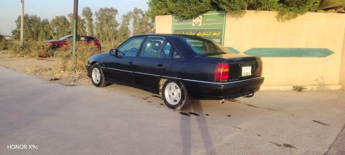 للبيع سيارة اوميكا موديل1993 حجم السياره 20 
كهربائية فول شغال تنته كهربائي كير محرك شرط رقم ألماني سنوي أخضر مكان السيارة موصل السعر 40 بيها مجال بصيط***********
