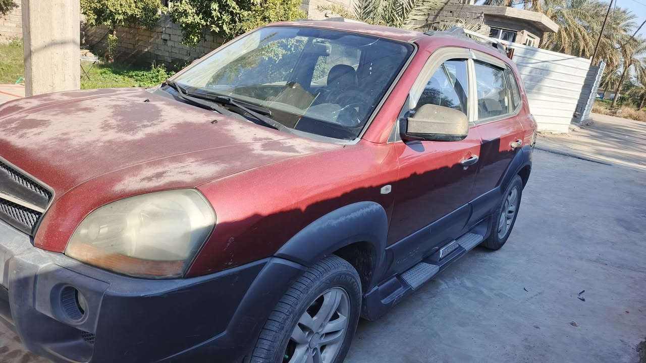 توسان ٢٠٠٩ محرك ٢٠٠٠
رقم بغداد 
كشر مثل ما موضح بالصور
السيارة باسمنا 
السعر ١١٠
للاستفسار ***********
