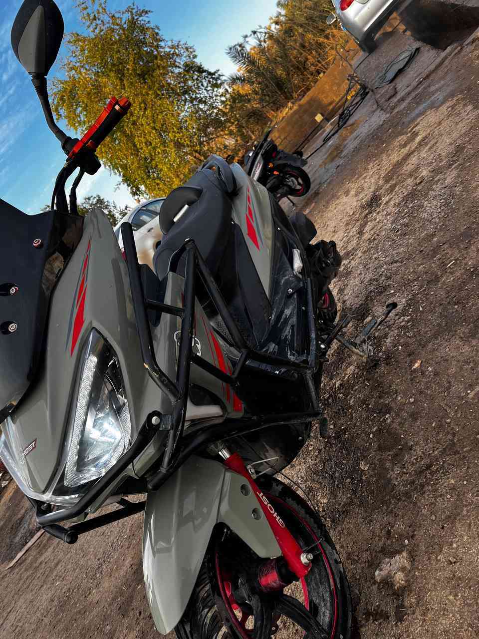 السلام عليكم 
دراجة كوست للبيع 2025 ما صار 6 اشهر من طالعة من المعرض دراجة جديدة وخير من الله كفالة عامة 
السعر 850 وبيها مجال 
بعقوبة تقاطع السادة 
رقم *********** متوفر واتساب
